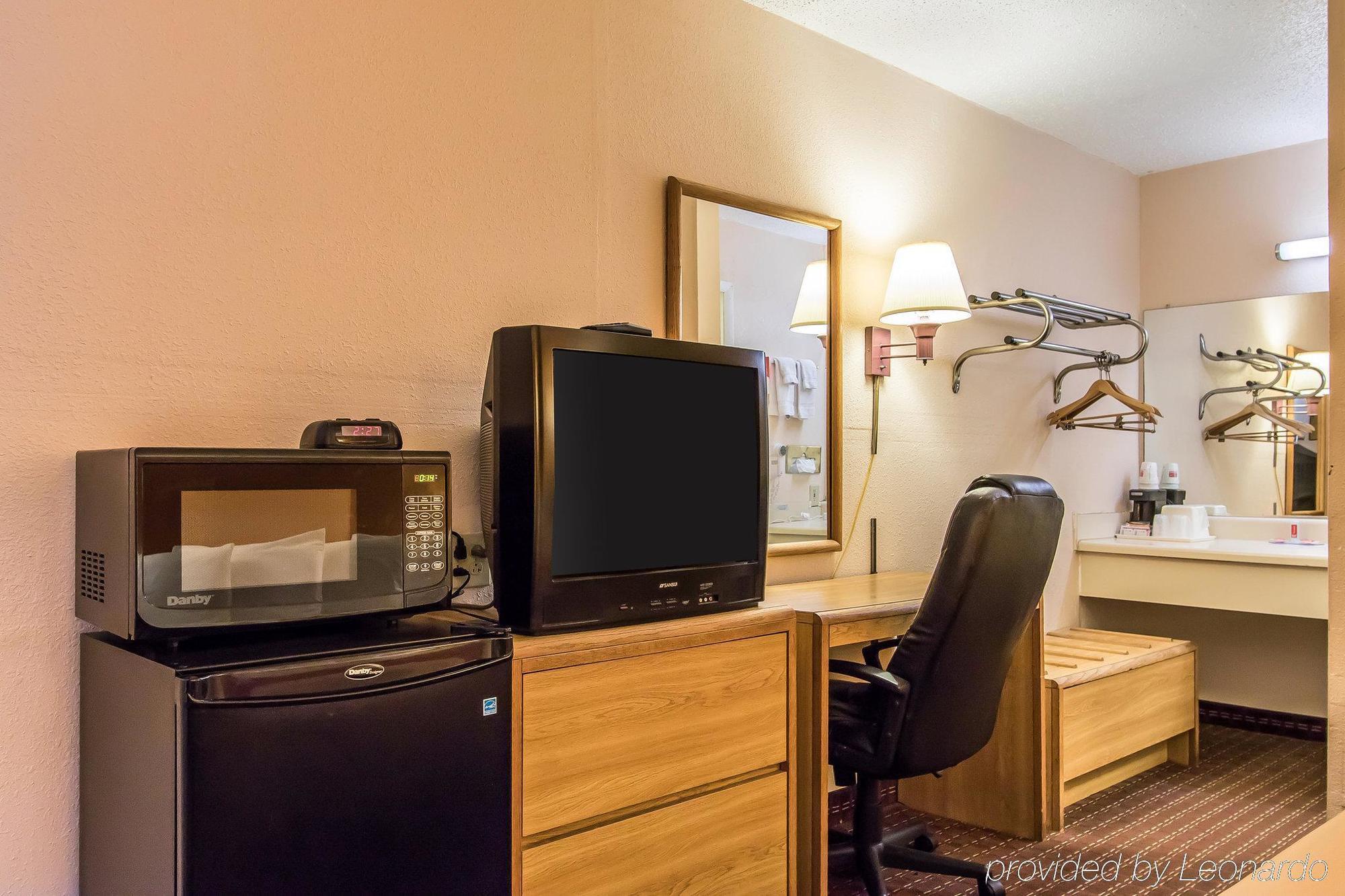 Econo Lodge סקוטסבורו מראה חיצוני תמונה